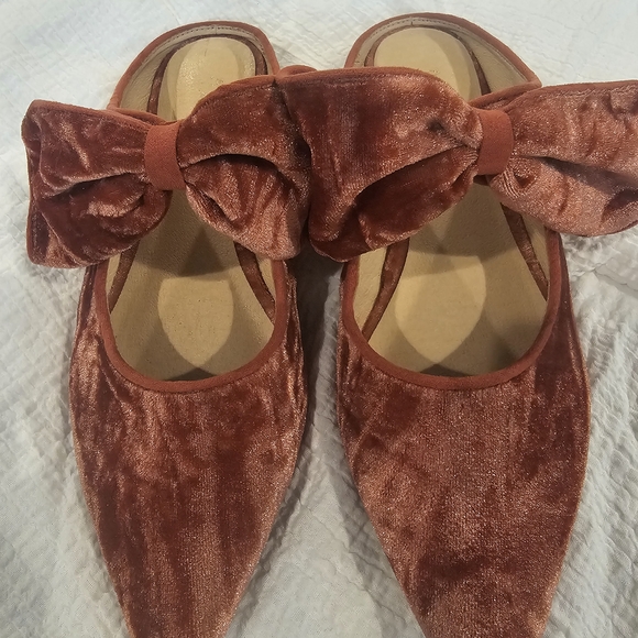 Anthropologie Velvet Bow Mules in Rust - Picture 3 of 7